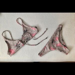 Stone Fox Swim Set in Tropicana